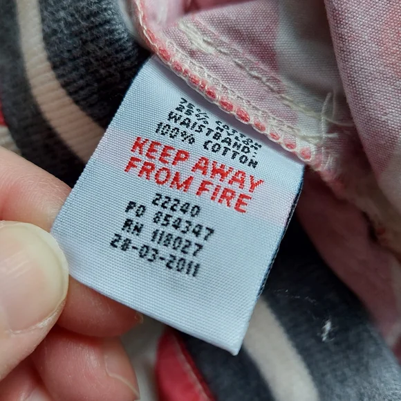 2011 ln/euc red camo board shorts size 6 - Picture 11 of 13